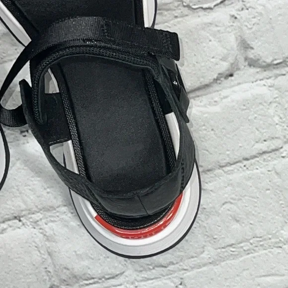 Sorel Kinetic Y-Strap Black Sandals - Women’s Size 10 - Picture 10 of 16